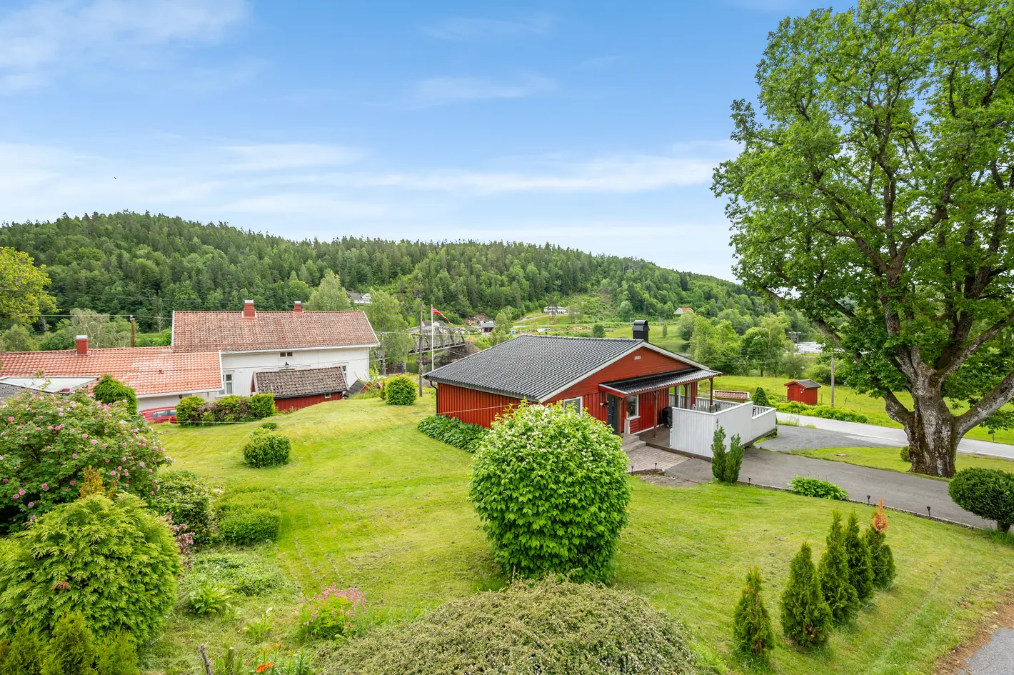 Landlig enebolig m/3 sov, 2 stuer og 1 848 kvm tomt – integrert garasje + garasje på egen tomt, nær elva i Froland photo 5