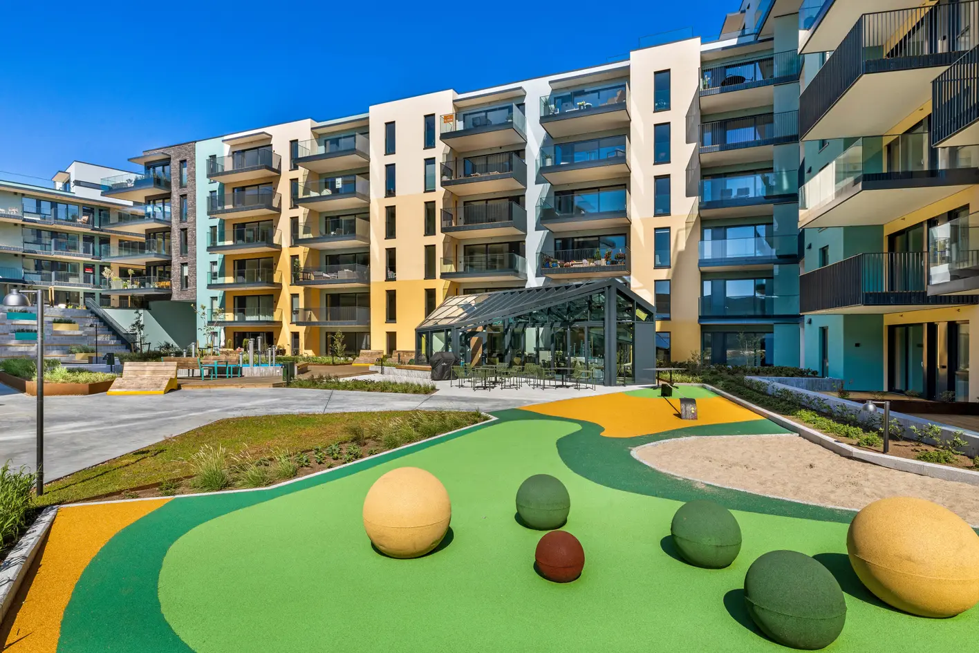 Strøken ubrukt toppleilighet med flott utsikt, to bad og romslig balkong! Heis. Mulighet for garasjeplass. Lave omk. photo 4