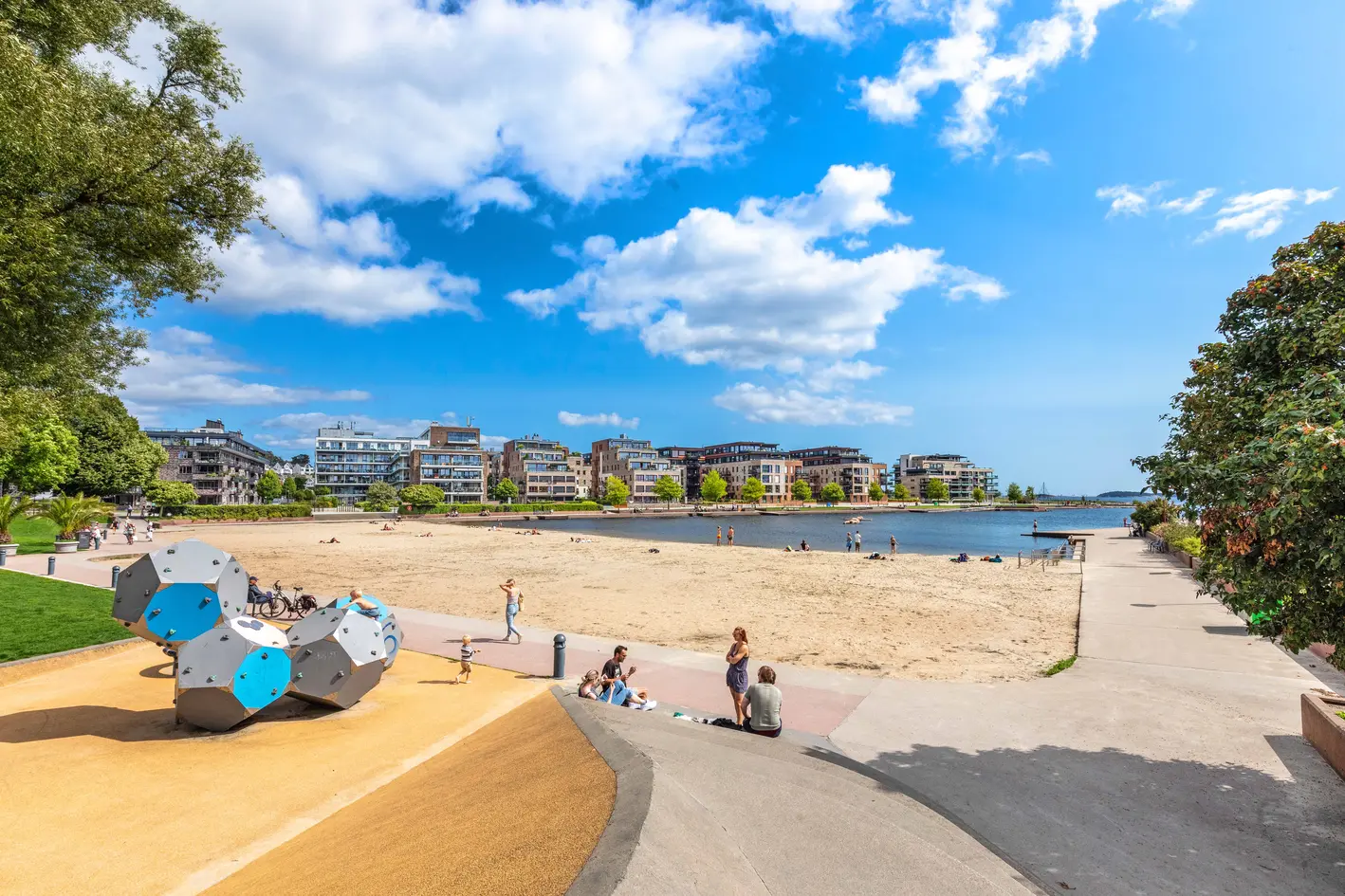 Strøken ubrukt toppleilighet med flott utsikt, to bad og romslig balkong! Heis. Mulighet for garasjeplass. Lave omk. photo 5