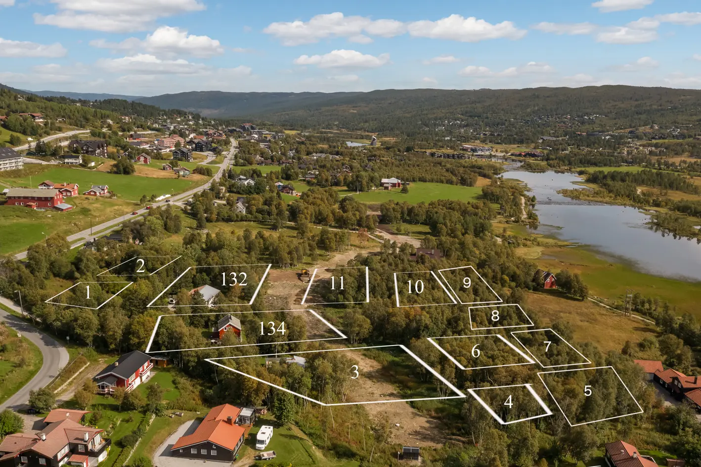 To eneboliger med tilhørende 11 tomter med flott beliggenhet nær Geilo sentrum - Fin utsikt og sol - Utleiemuligheter photo 2