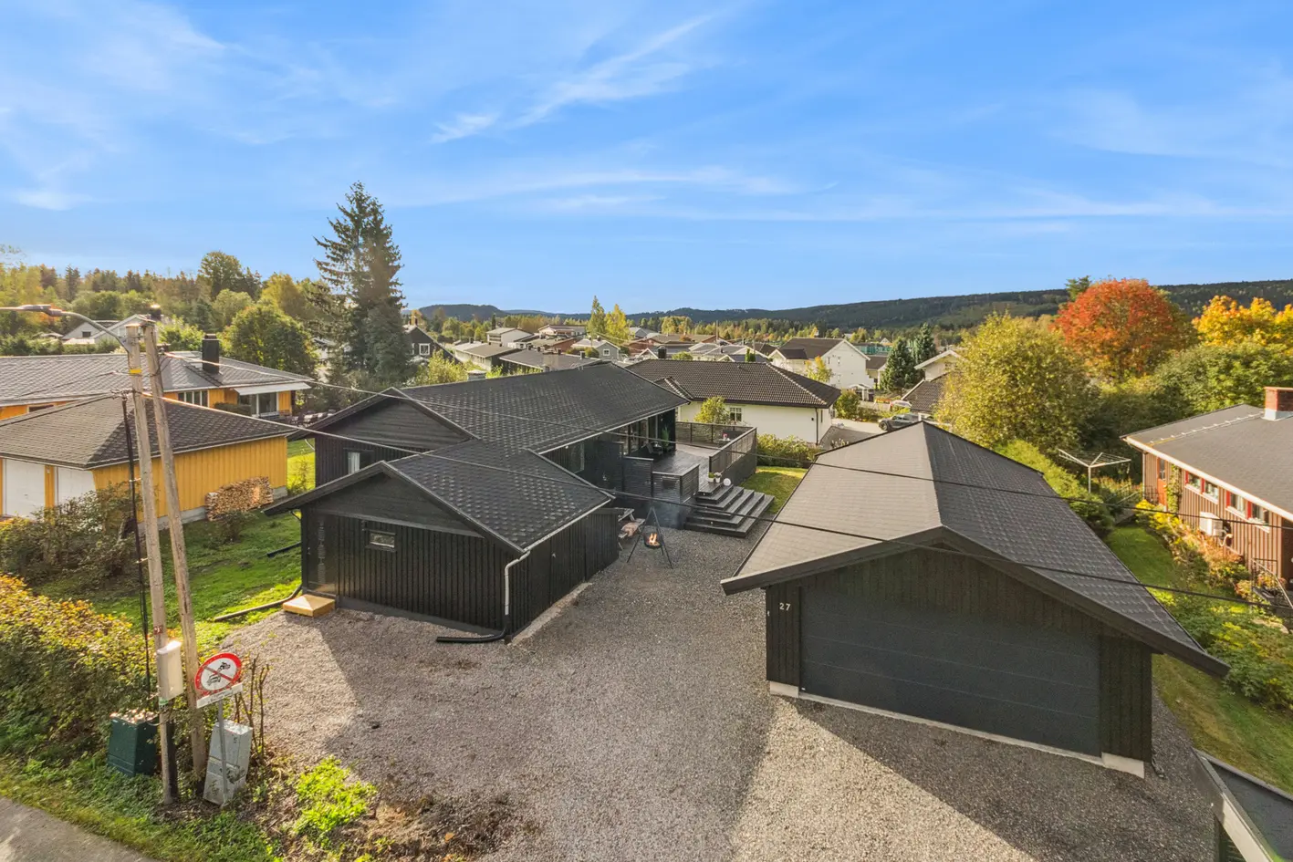 Modernisert og fin enebolig med barnevennlig beliggenhet. Stor dobbelgarasje og godt med bodplass. photo 2