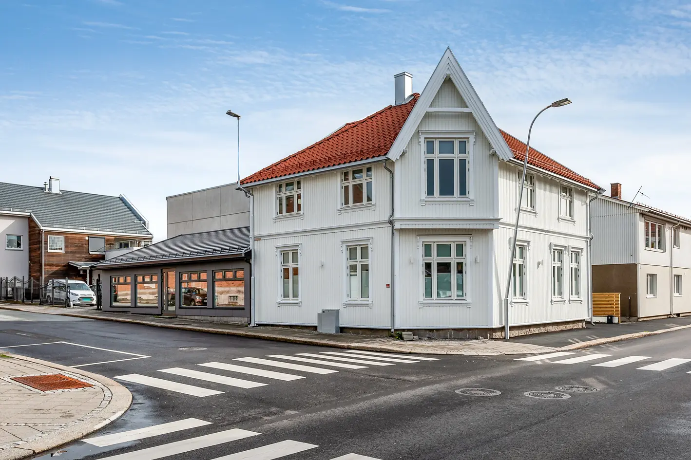 Kombinert eiendom i sentrum- Særdeles flott restaurert enebolig med næringsdel photo 2