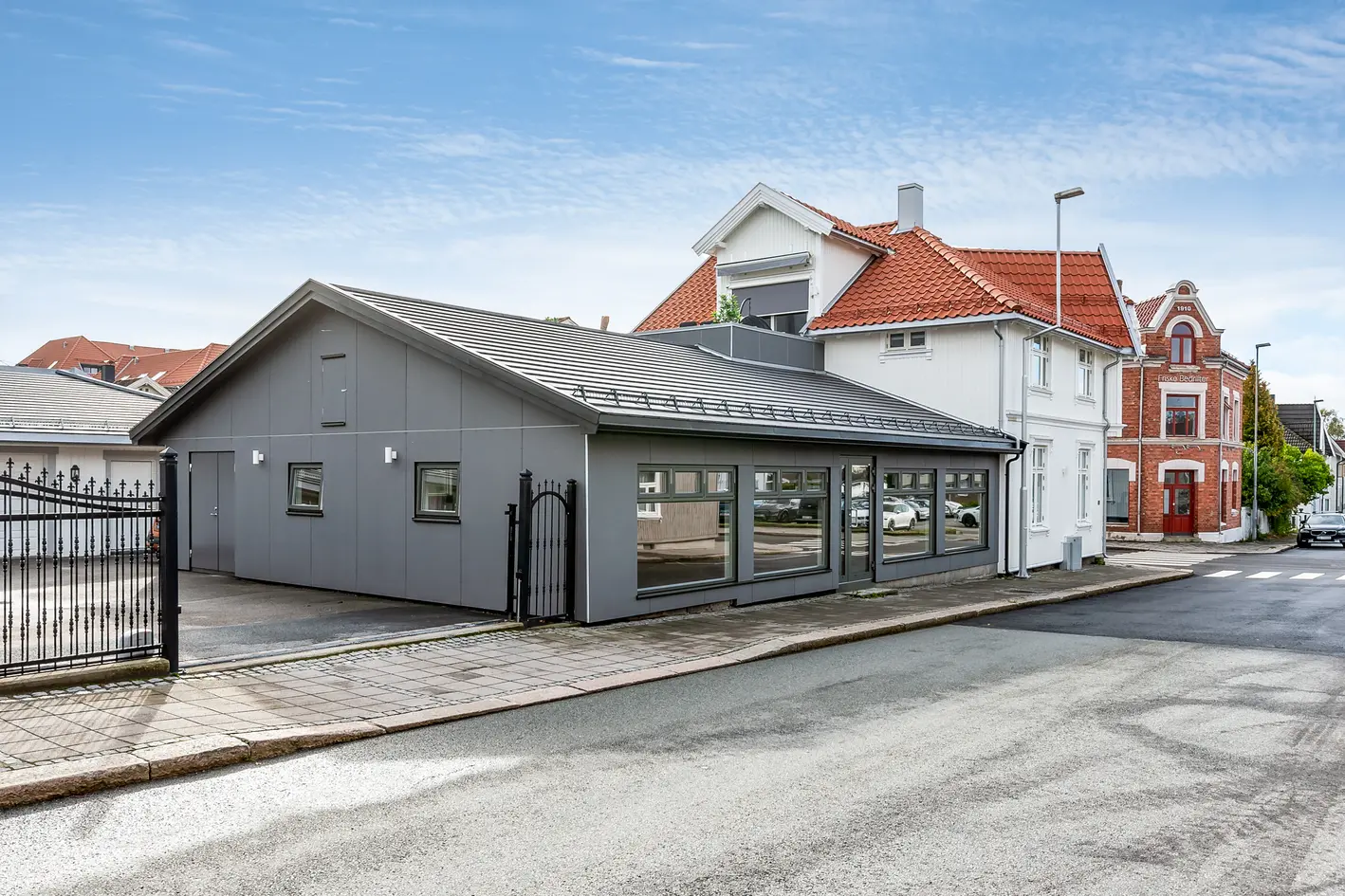 Kombinert eiendom i sentrum- Særdeles flott restaurert enebolig med næringsdel photo 3