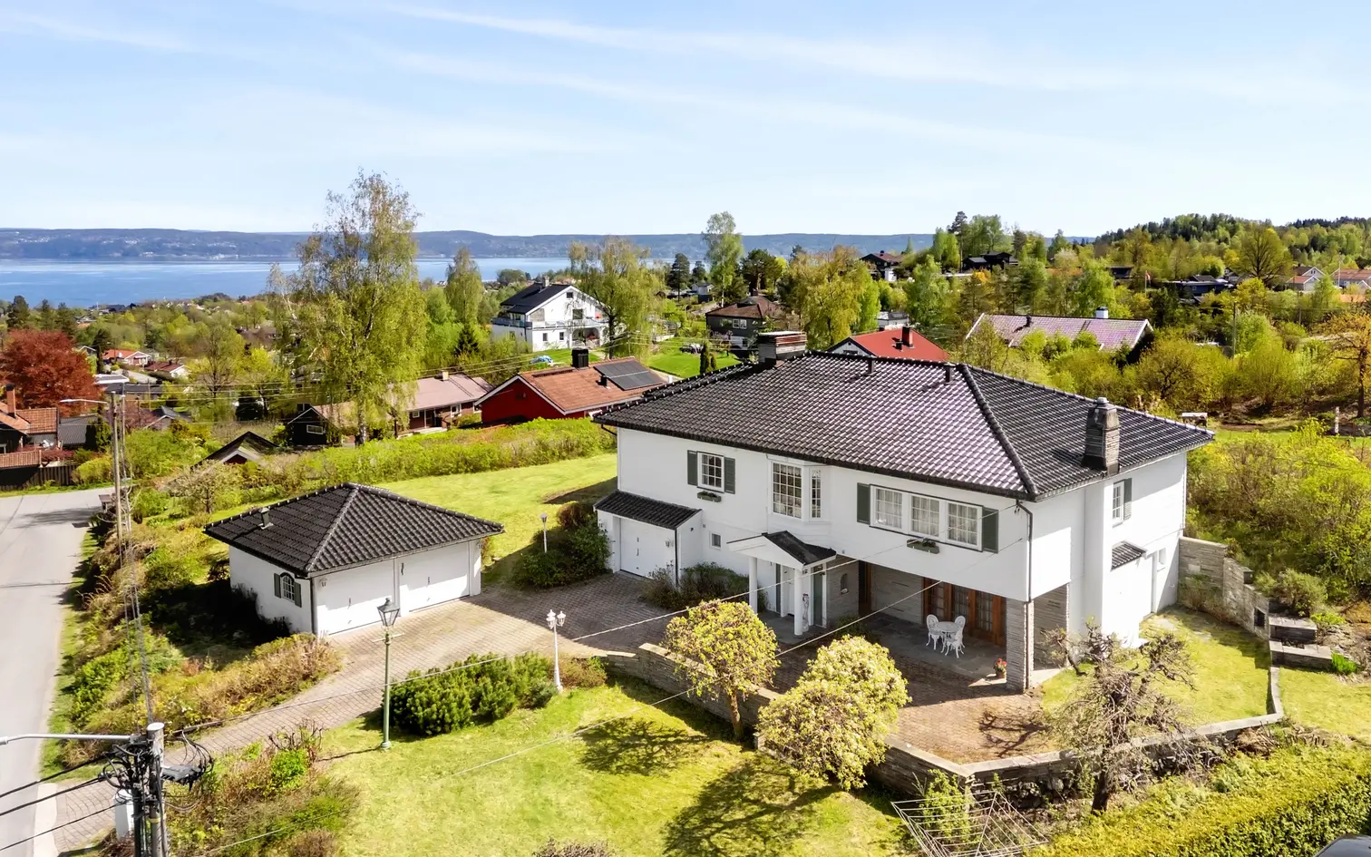 Unik mulighet | Stor og innholdsrik enebolig | høyt og fritt | fantastisk sjøutsikt og solforhold | Stor, flott tomt, asker