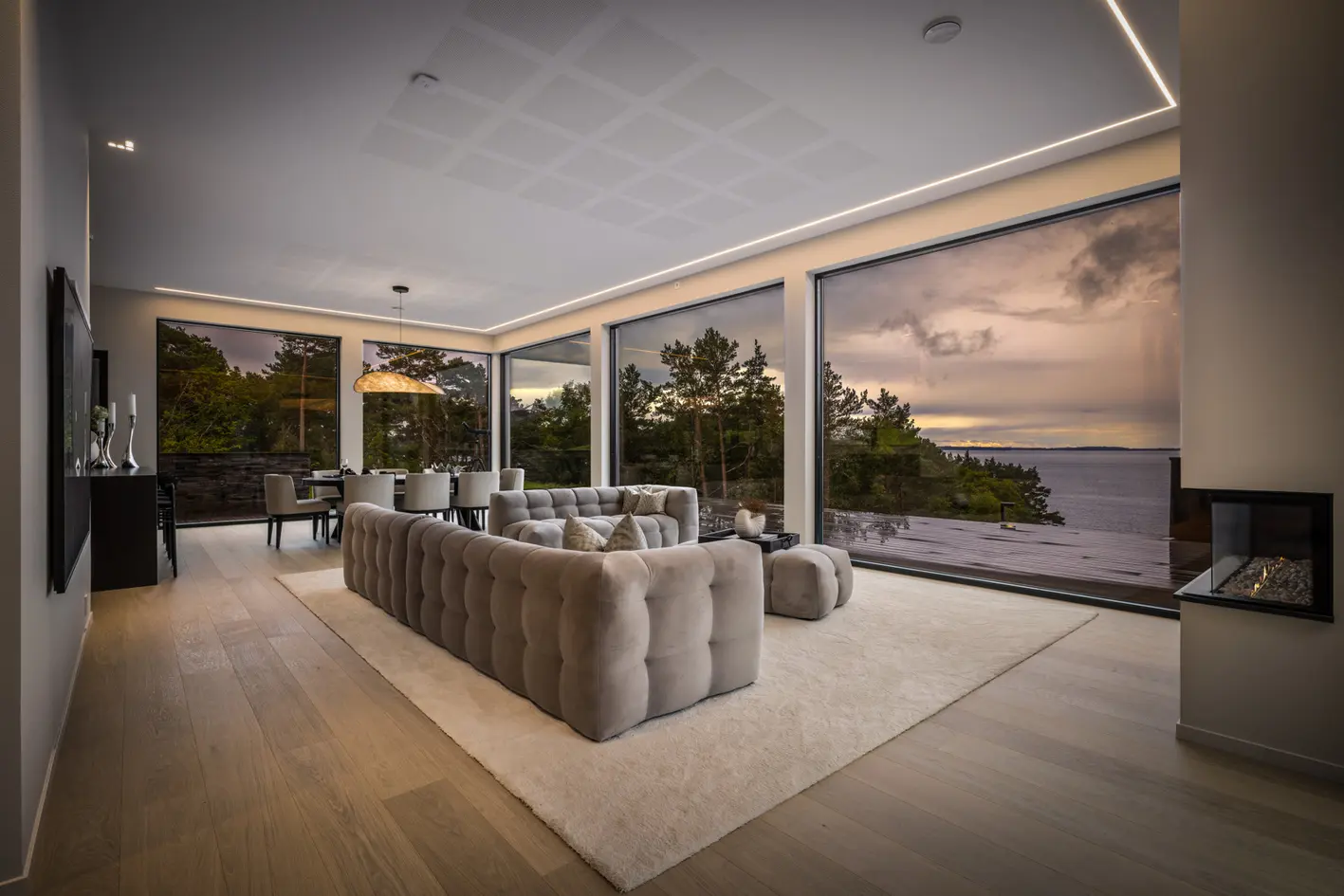 Eksklusiv arkitekttegnet villa på Milde med panoramautsikt | Strandlinje, brygge og basseng | Ca. 11 mål tomt photo 5