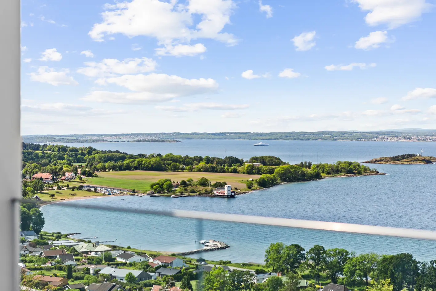 Arkitekttegnet og svært påkostet leilighet med vestvendt balkong, panoramautsikt og markterrasse. Trappefri adkomst. photo 2