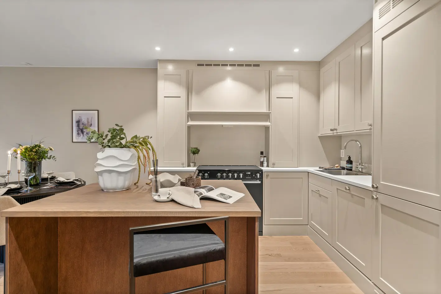 Helt ny og påkostet bolig på Teie med moderne planløsning, høy standard, solrike uteplasser og parkering i kjeller photo 3