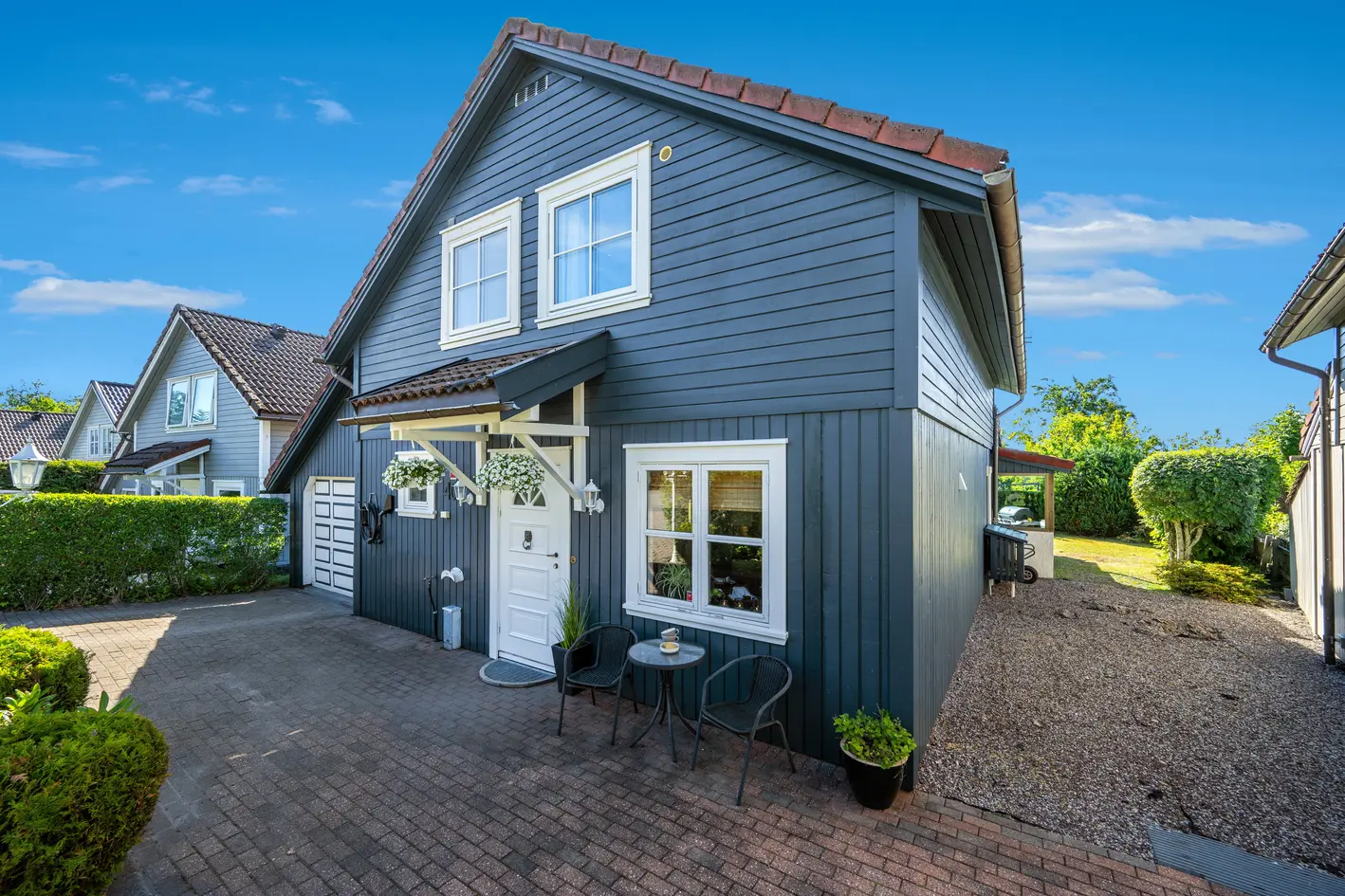 Velholdt familiebolig med solrike uteplasser og barnevennlige omgivelser - Garasje og elbil-lader - Kort vei til E-18! - Bilde 5
