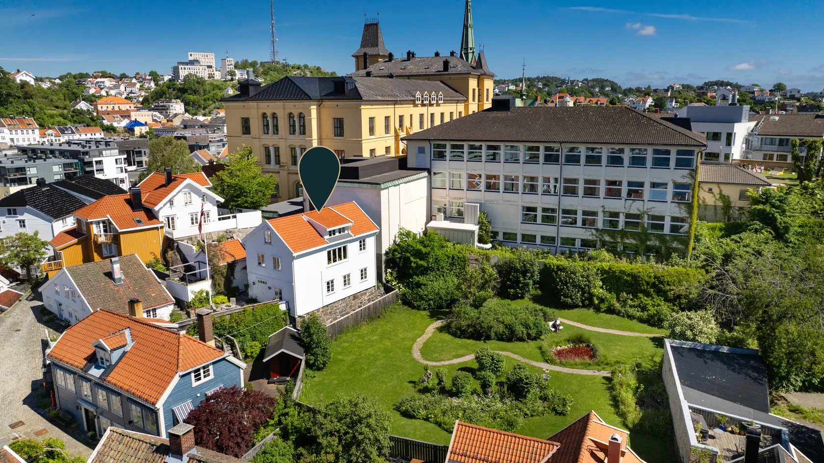 NY pris!Unik perle midt i Arendal sentrum - høy standard og flott utsikt mot indre havn - gode solforhold - ikke boplikt photo 3