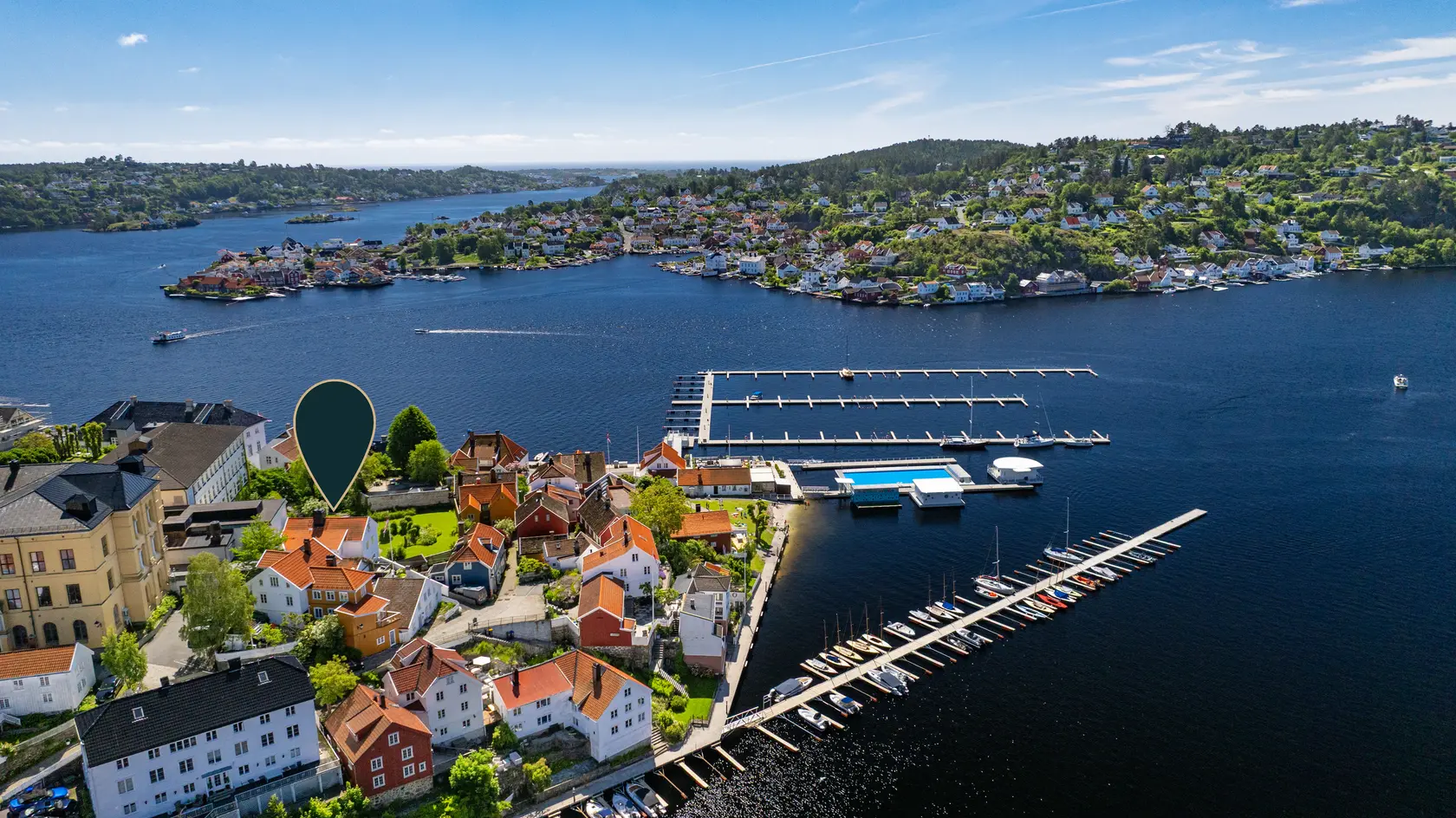 NY pris!Unik perle midt i Arendal sentrum - høy standard og flott utsikt mot indre havn - gode solforhold - ikke boplikt photo 4