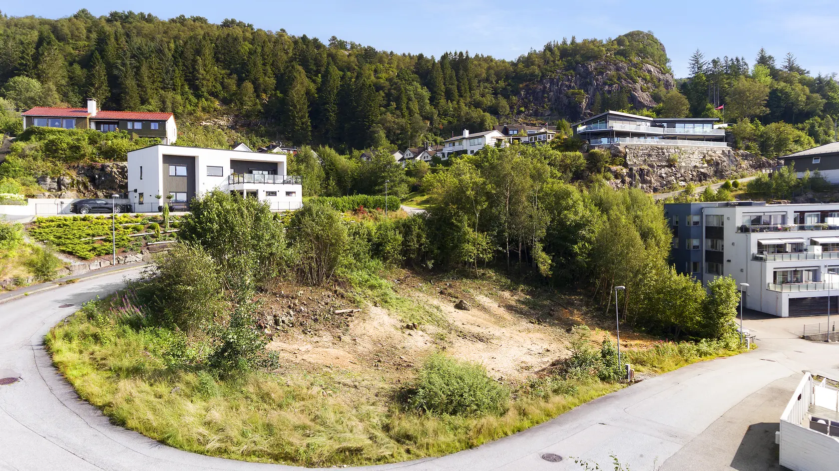 Stor, regulert boligtomt på 1,6 mål tomt med meget gode solforhold. Attraktivt boligområde i Morvik photo 3
