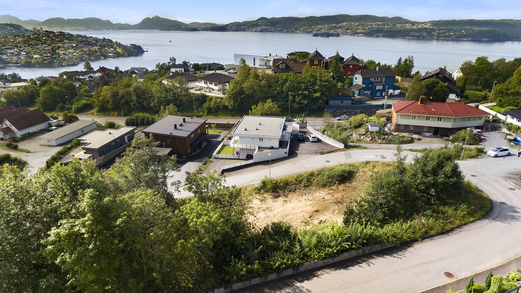 Stor, regulert boligtomt på 1,6 mål tomt med meget gode solforhold. Attraktivt boligområde i Morvik photo 4
