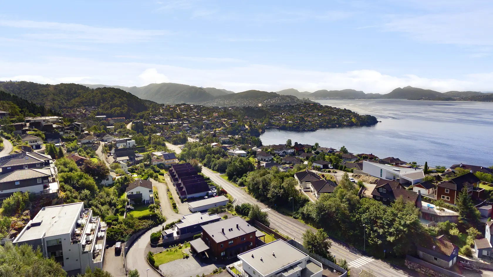Stor, regulert boligtomt på 1,6 mål tomt med meget gode solforhold. Attraktivt boligområde i Morvik photo 5