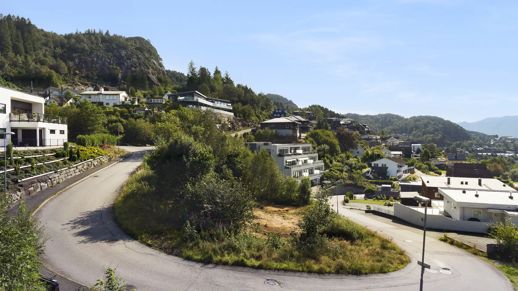 Stor, regulert boligtomt på 1,6 mål tomt med meget gode solforhold. Attraktivt boligområde i Morvik photo 2
