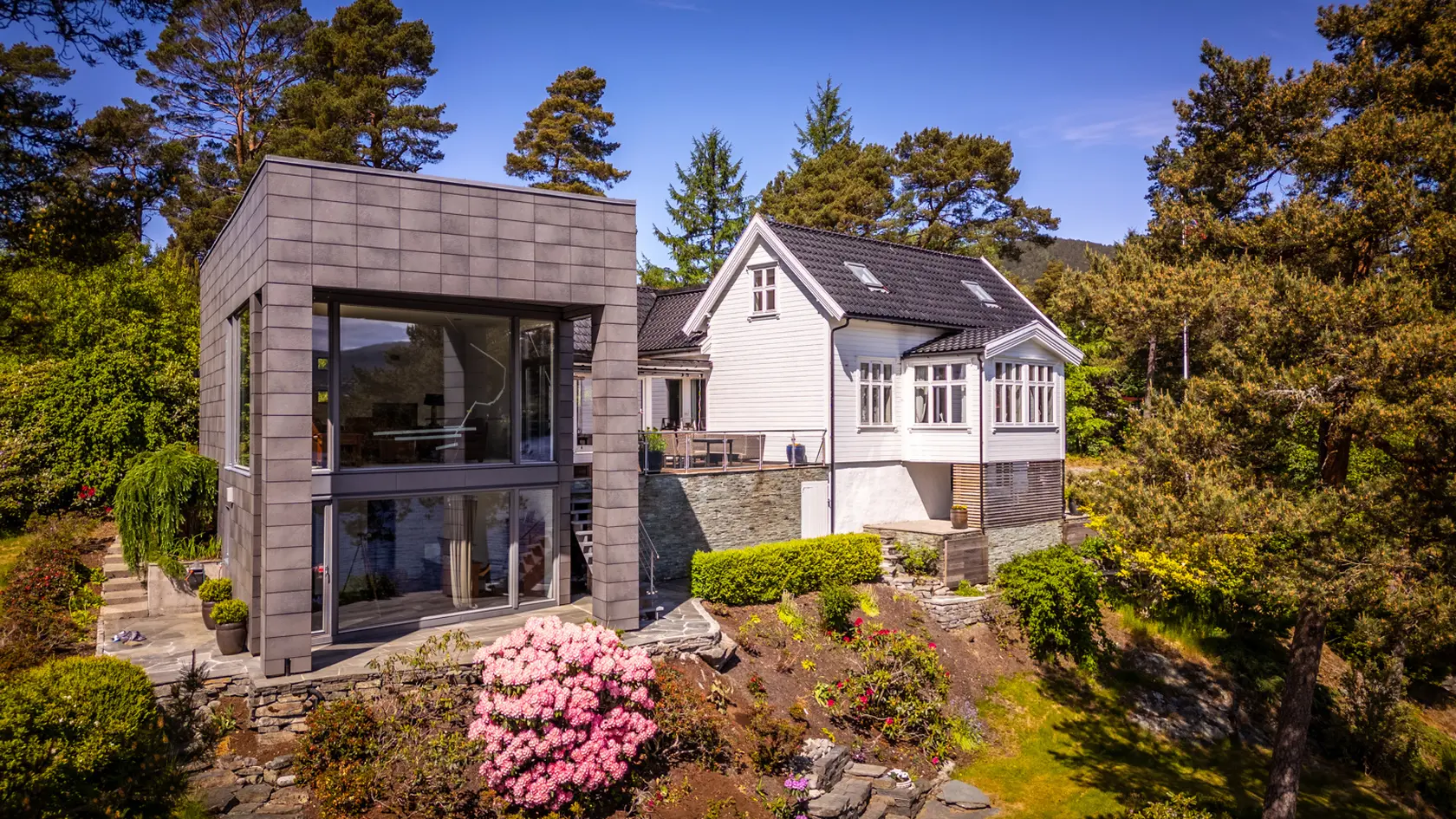 Stor enebolig med sjøutsikt og fantastisk uteområde | Strandlinje på 50m og kai | Dobbel garasje | Takterrasse photo 4