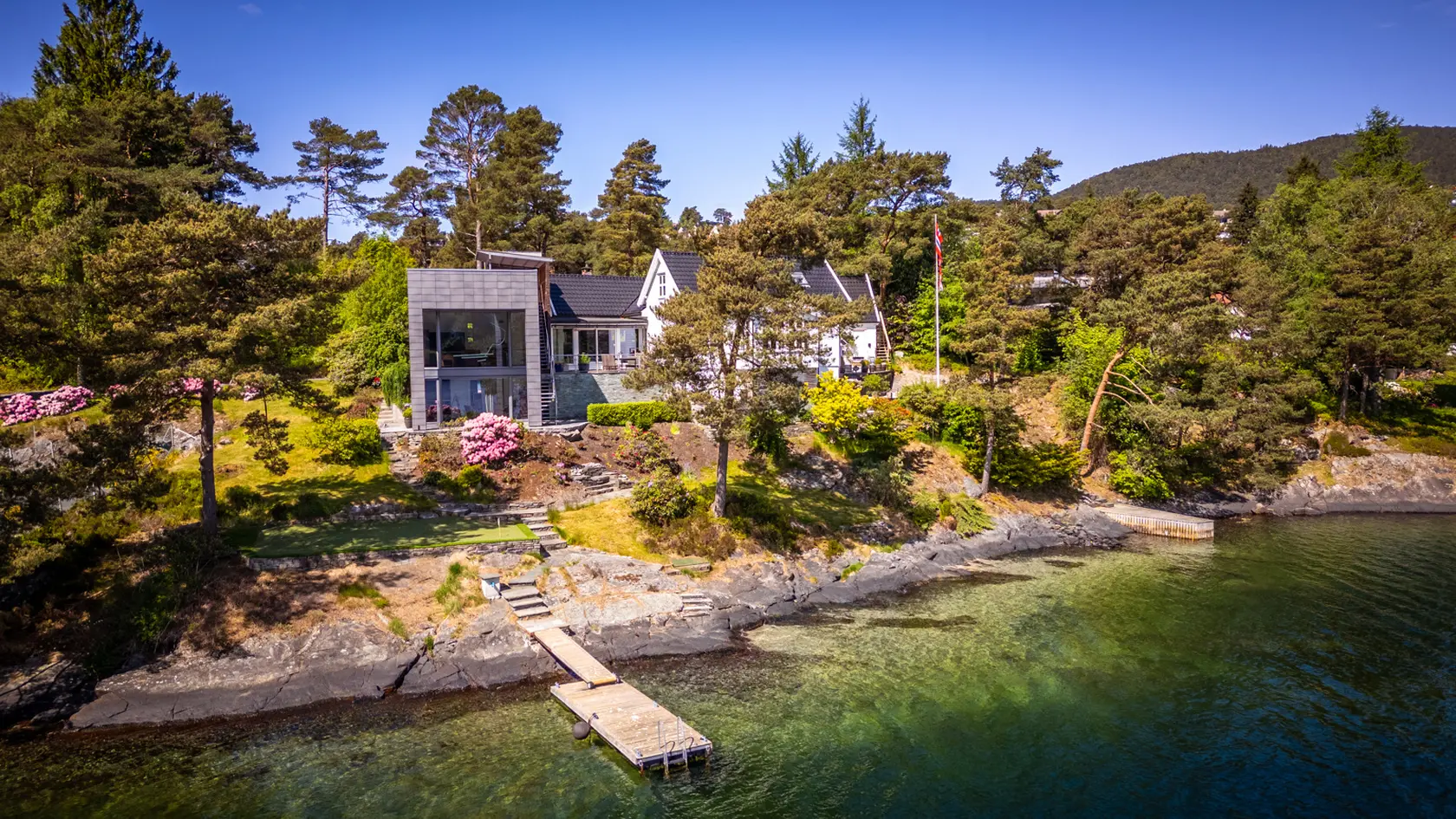 Stor enebolig med sjøutsikt og fantastisk uteområde | Strandlinje på 50m og kai | Dobbel garasje | Takterrasse photo 3