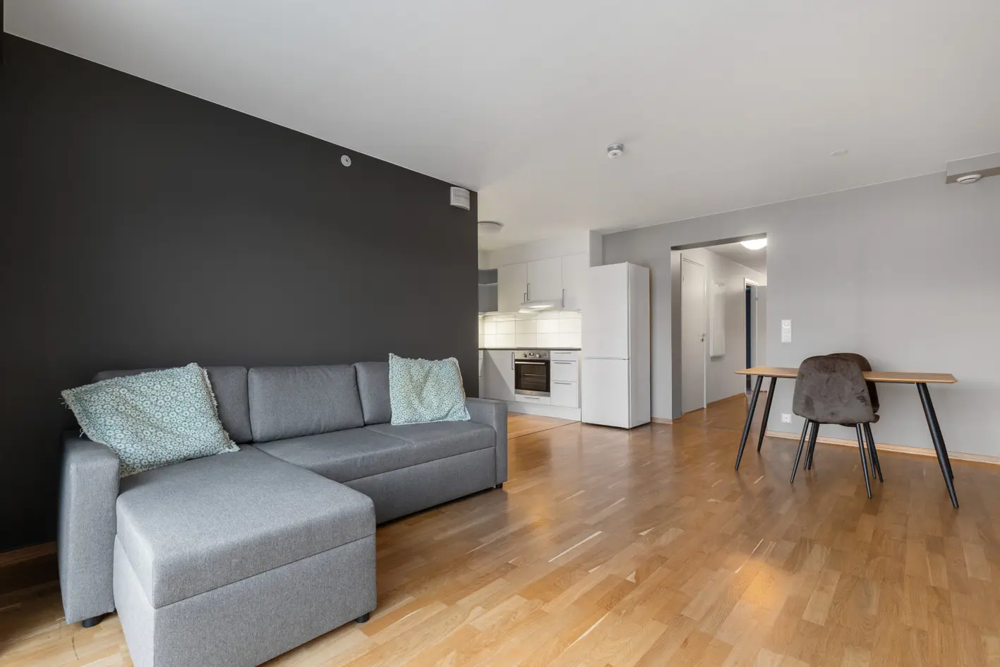 Lys og innbydende 3-roms andelsleilighet | Solrik balkong med fantastisk utsikt | Moderne løsninger | Heis i bygget photo 5