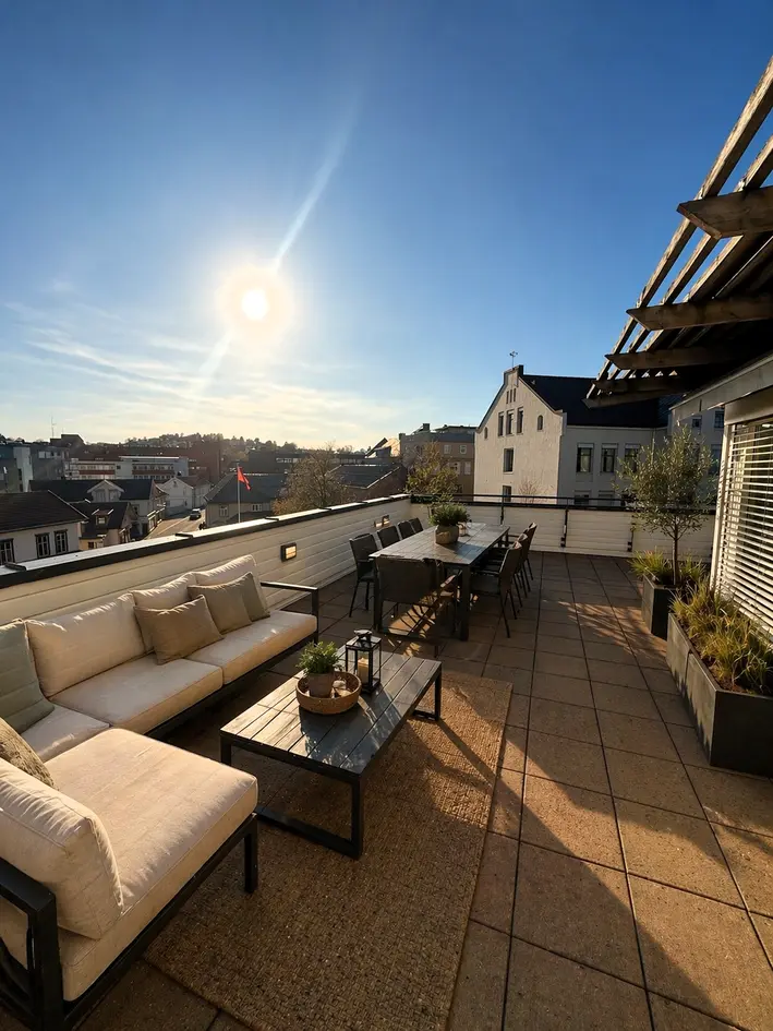 Fantastisk og innholdsrik selveierleilighet i 4.etasje med 100 kvm privat terrasse! Sol fra morgen til kveld.  photo 4