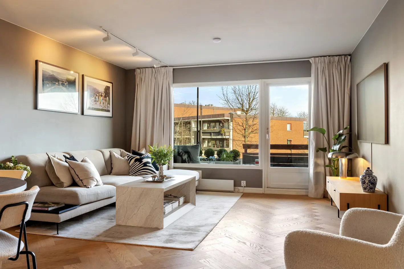 Lys og moderne 2-roms leilighet med rolig og tilbaketrukket beliggenhet | Walk-in closet | Balkong | Garasjeplass  photo 5