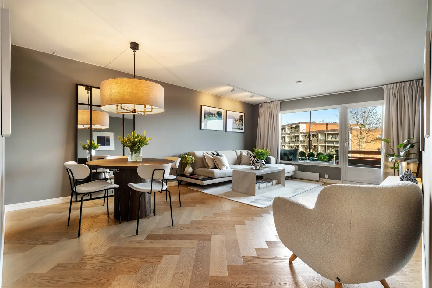 Lys og moderne 2-roms leilighet med rolig og tilbaketrukket beliggenhet | Walk-in closet | Balkong | Garasjeplass  photo 4
