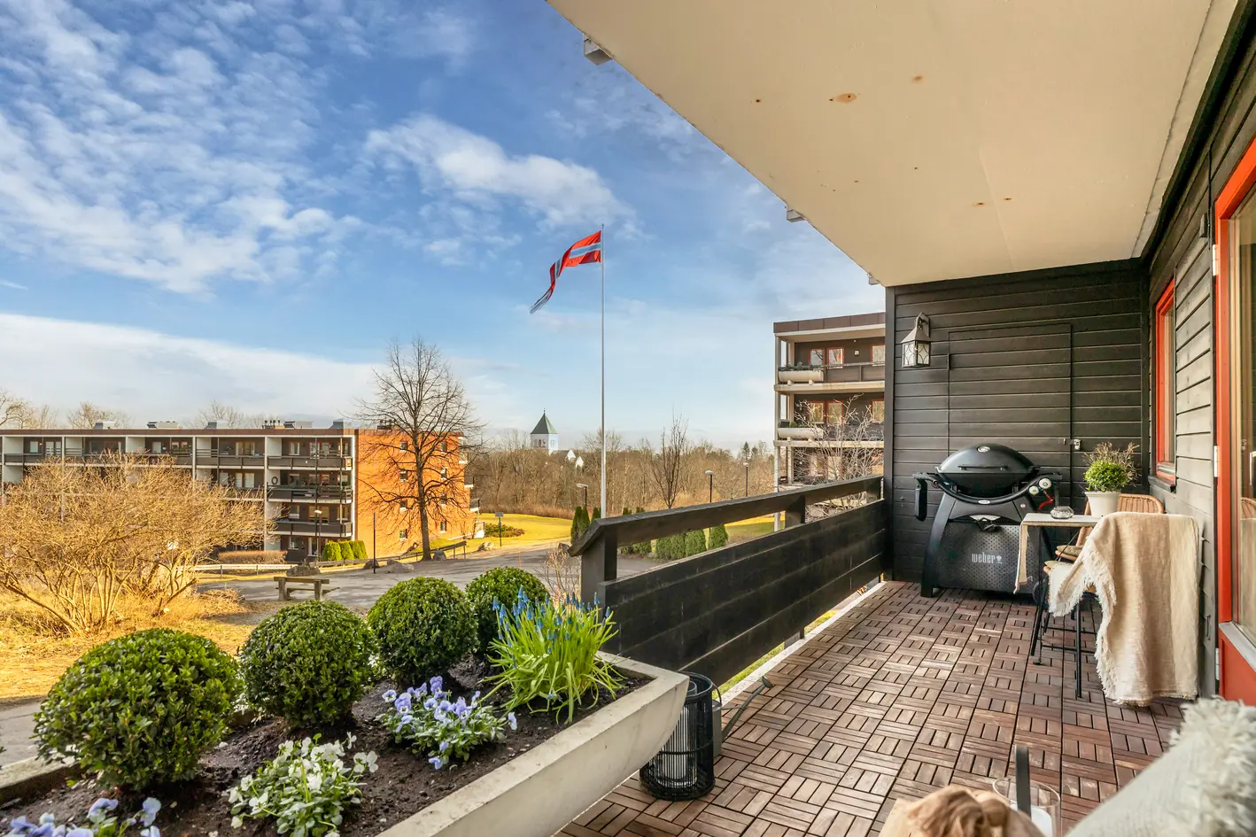 Lys og moderne 2-roms leilighet med rolig og tilbaketrukket beliggenhet | Walk-in closet | Balkong | Garasjeplass  photo 2