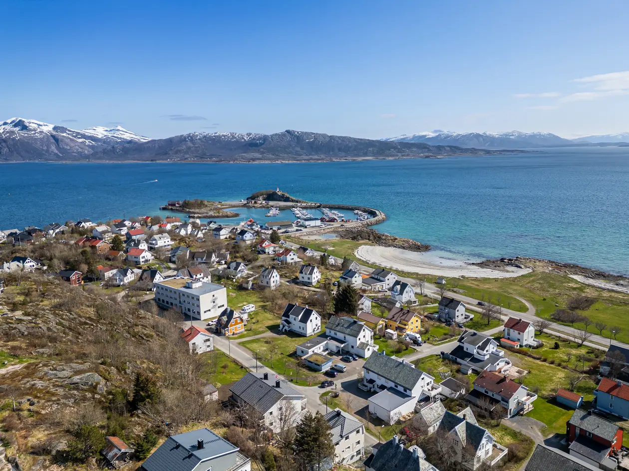 Leilighet fra 2022 i Lødingen | Alt på ett plan | Lekre overflater og fargevalg | Sentralt | Nydelig utsikt photo 2