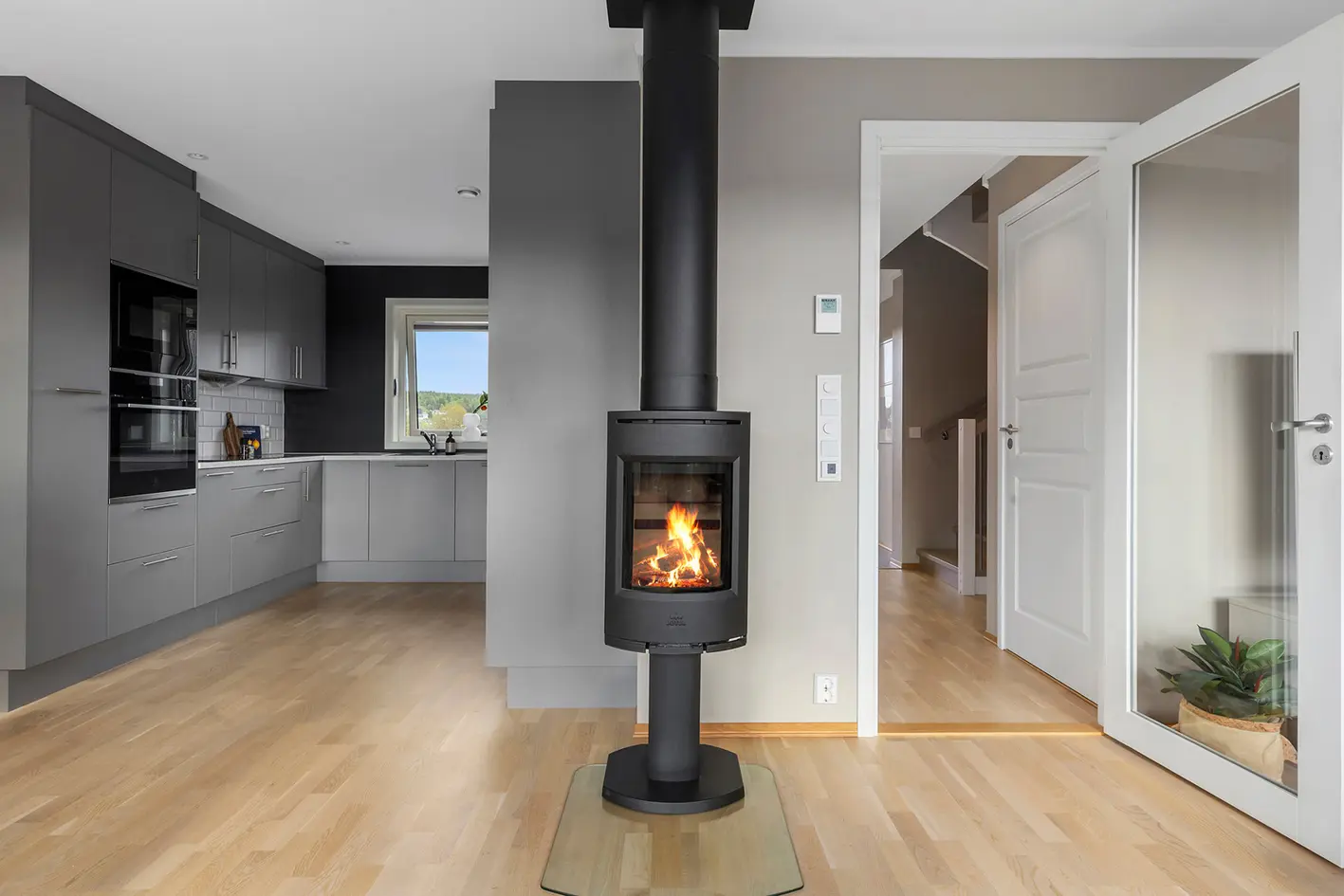 Moderne rekkehus fra 2022 | Solrike terrasser | 3 soverom | Garasje med elbillader | Hage | Nybyggaranti photo 3