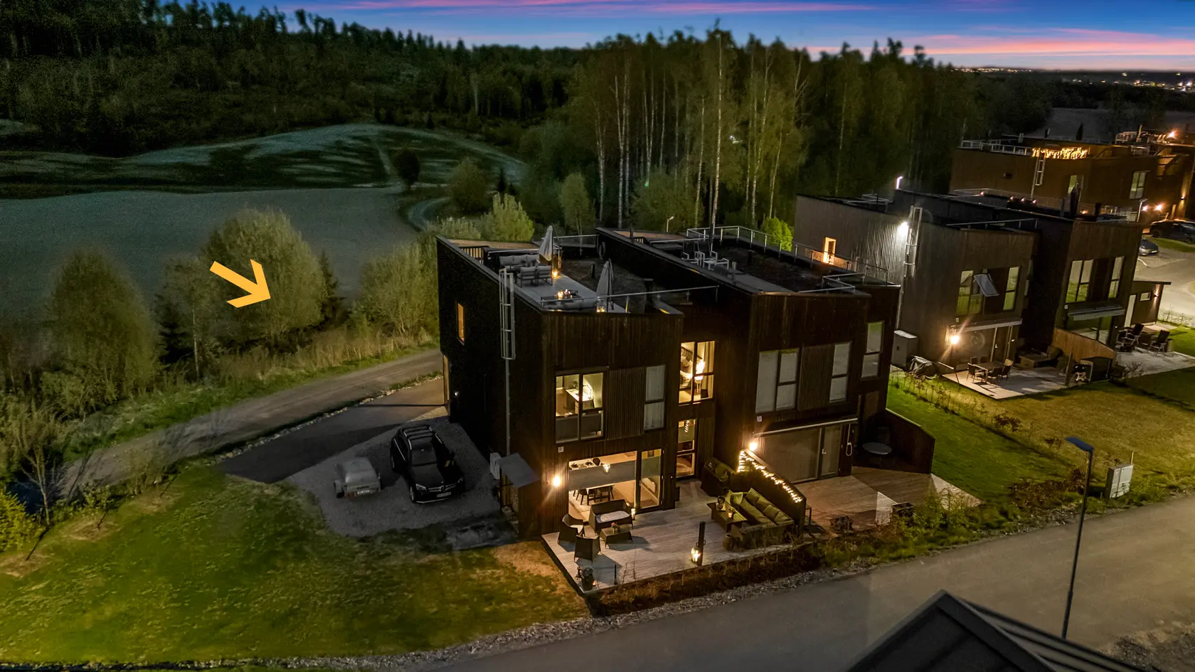 Stilfull og moderne 1/2 av tomannsbolig fra 2021 med endebeliggenhet mot marka! Herlig takterrasse | Stor hage | 5 sov   photo 4