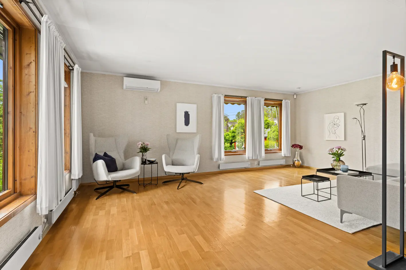 Stor familiebolig med 5 soverom | 257 m² BRA-i | Dobbelgarasje | 103 m² kjeller med stort potensial | 150 m til tog photo 2