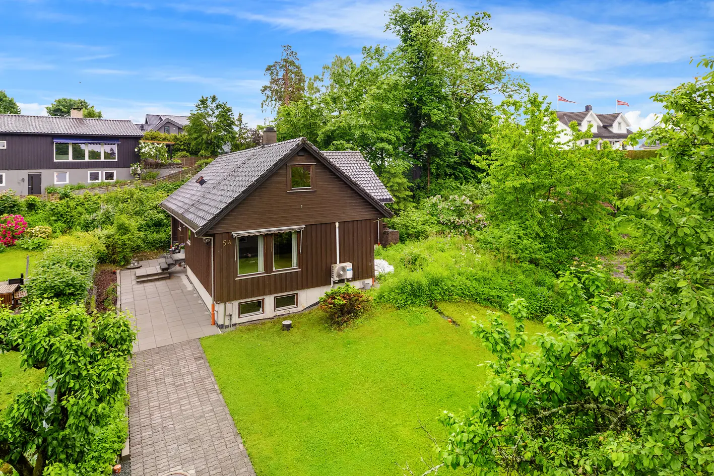 Stor familiebolig med 5 soverom | 257 m² BRA-i | Dobbelgarasje | 103 m² kjeller med stort potensial | 150 m til tog photo 3