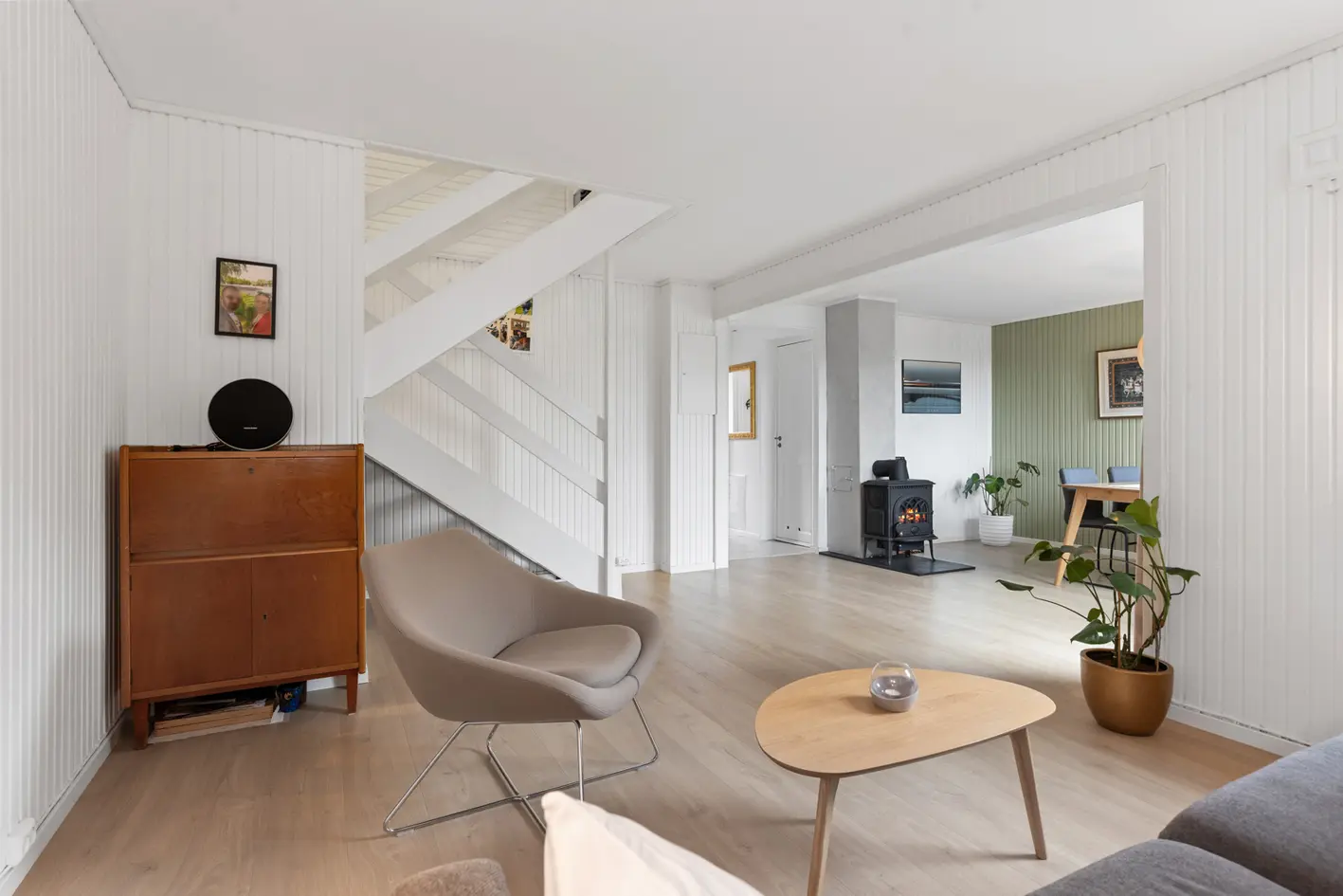 Barnevennlig rekkehus over 2 plan. 3 soverom og flere uteplasser. Modernisert i 23/24 photo 3