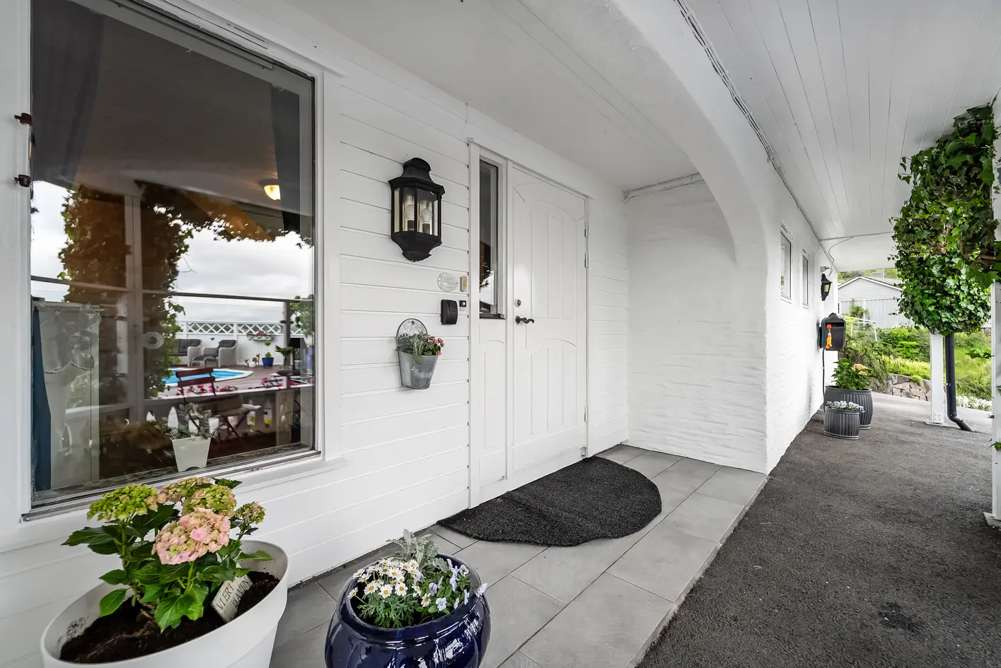 Innholdsrik enebolig på solrik usjenert utsiktstomt, med store terrasser og oppvarmet basseng.Kort vei til Vanse sentrum photo 5