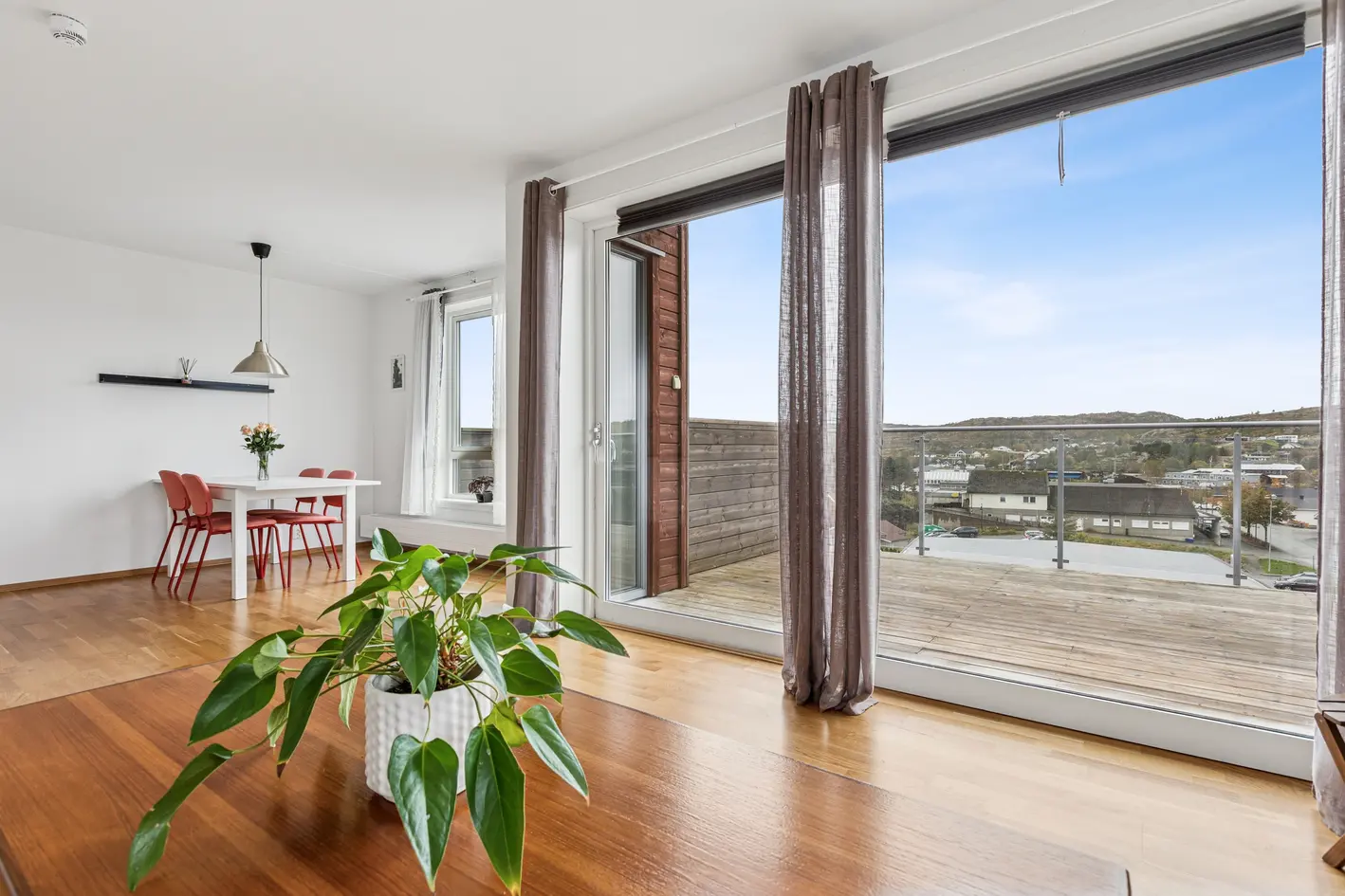 Moderne 4-roms leilighet | P-kjeller | Heis | Nesten "alt" inkludert i f.kost | Mulighet for nedbetaling av fellesgjeld photo 4