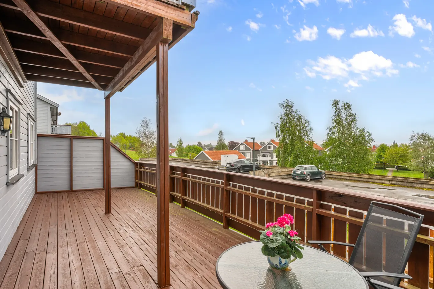 Endeleilighet i 1. etasje | To uteplasser | Parkeringsplass | Rolig og attraktiv beliggenhet - View 2
