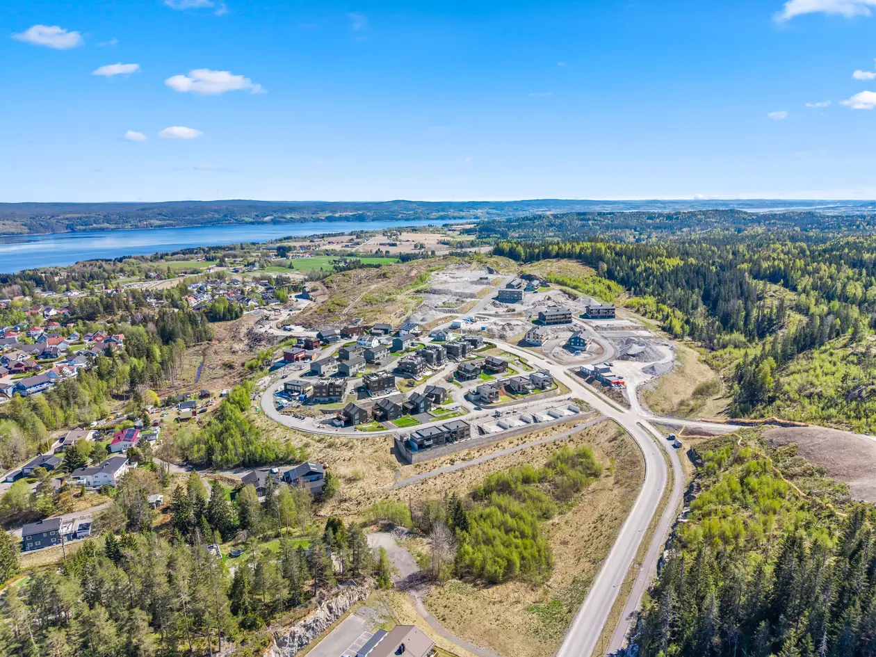 Lekker enebolig fra 2022 med høy standard | To vestvendte terrasser og marka som nabo | Carport m/ elbillader | Kun TG1 photo 5