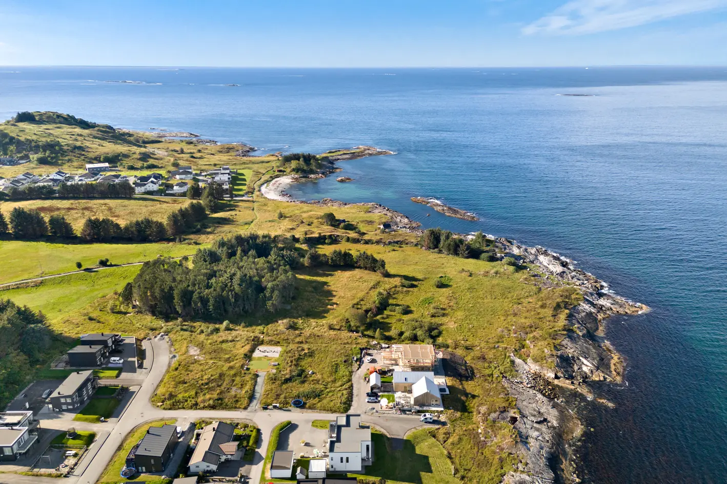 Fin boligtomt i nyere boligfelt på Roald. Naturskjønne omgivelser og sjønær beliggenhet. 30% BYA. photo 2