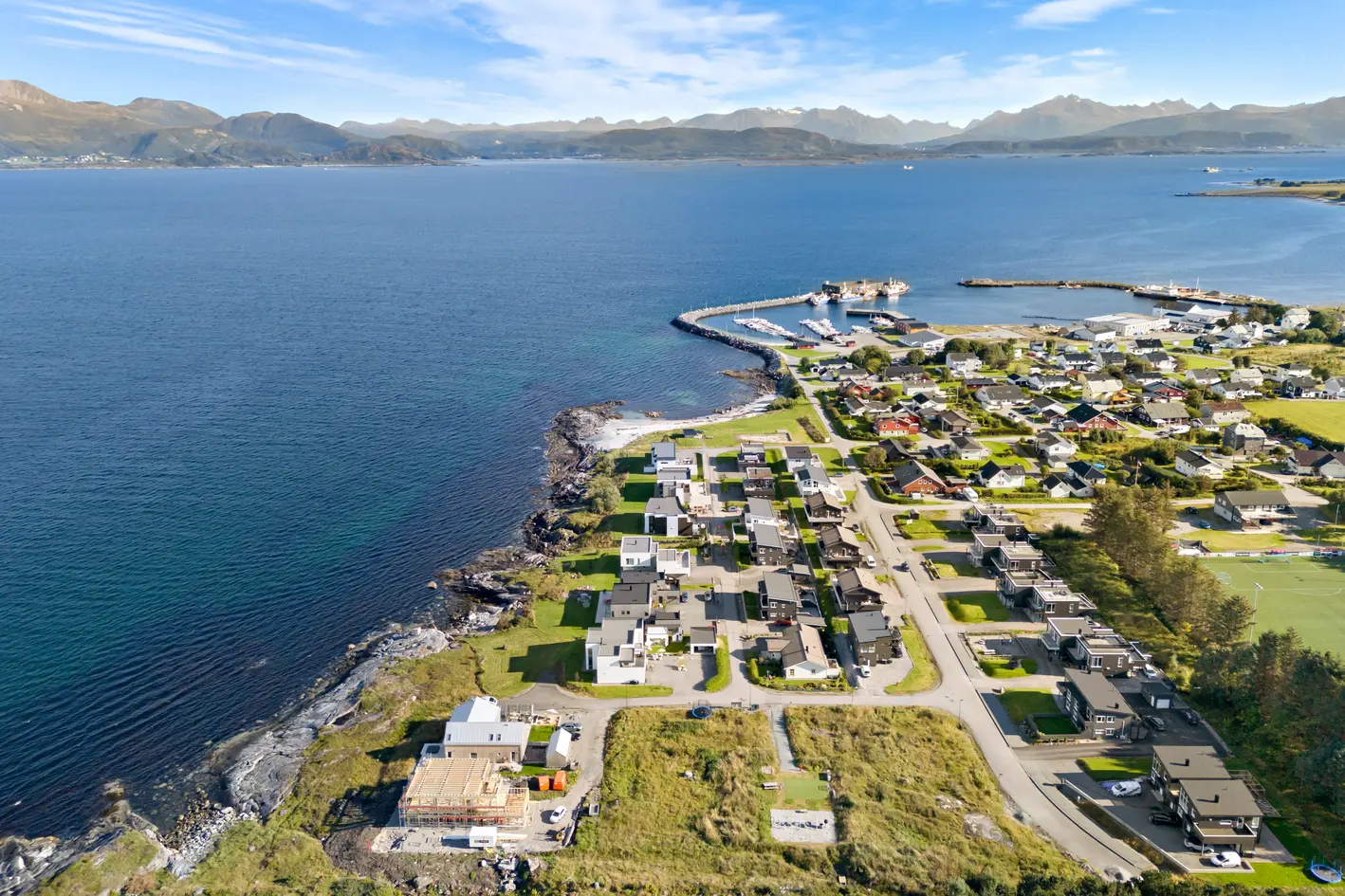 Fin boligtomt i nyere boligfelt på Roald. Naturskjønne omgivelser og sjønær beliggenhet. 30% BYA. photo 5