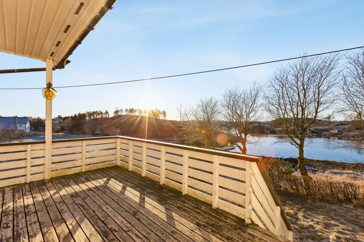Innholdsrik enebolig på Flatval | Garasje | Stort potensiale | Flott beliggenhet med utsikt mot sjøen | Tomt på 1,5 mål photo 4