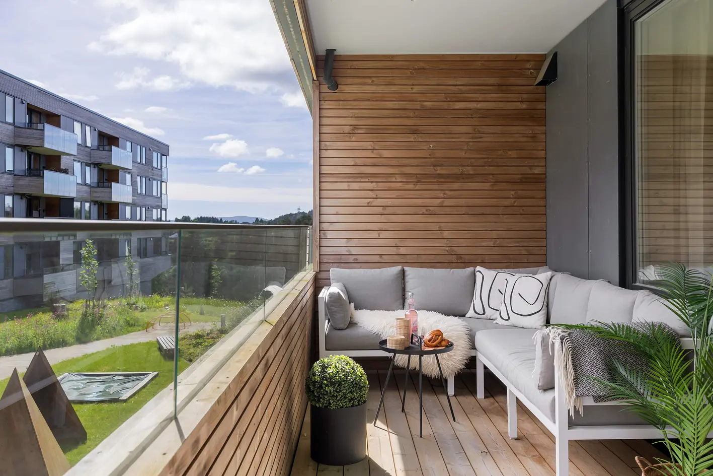Moderne 3-roms hjørneleillighet (2023) med gjennomgående god standard -Stor altan på 17m² -Kort vei til "alt" -Bør sees - Bilde 2