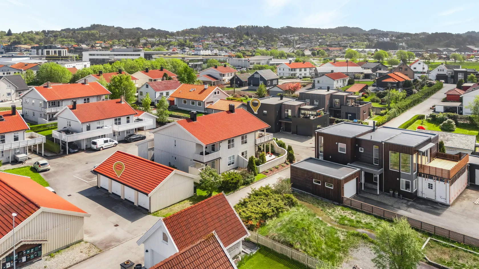 Leilighet i 2. etasje  - nytt kjøkken og bad (2018) -  garasje m/ elbil-lader - solrikt, 2 balkonger photo 2