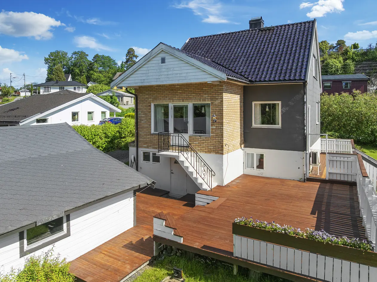Enebolig med populær og barnevennlig beliggenhet - Solrik tomt på ca 1,2 mål - Bad fra 23 - Tesla elbillader -3 soverom photo 3