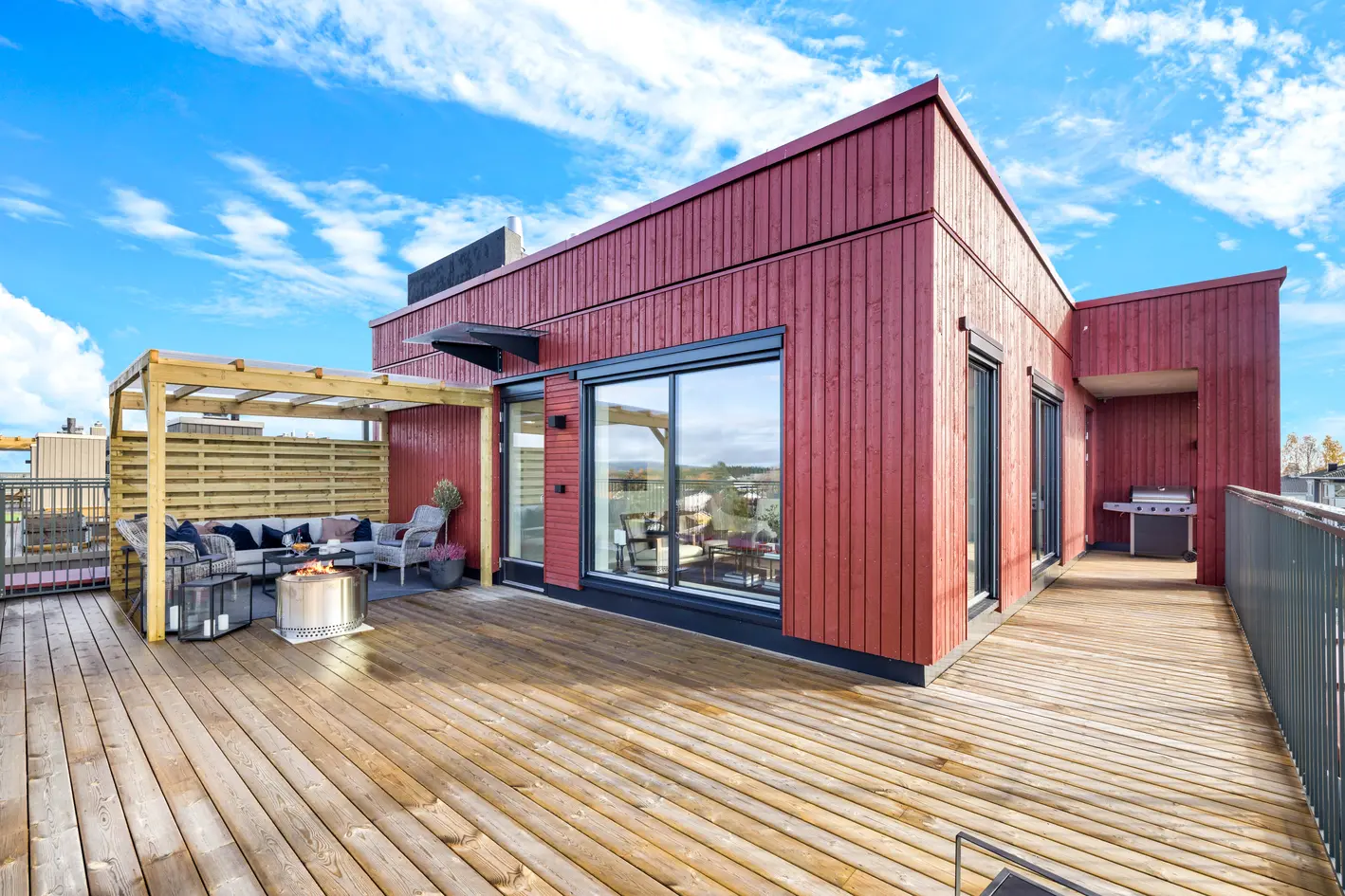 Eksklusiv, nyoppført 3-roms toppleilighet med 50 m² solrik terrasse m/pergola. Heis & 2 garasjeplasser. Midt i sentrum! photo 2