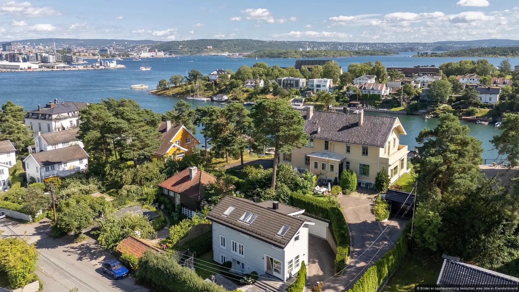 Lekker familiebolig med god standard og beliggenhet | Sjønært og rolig | Bergvarme og dobbelgarasje.