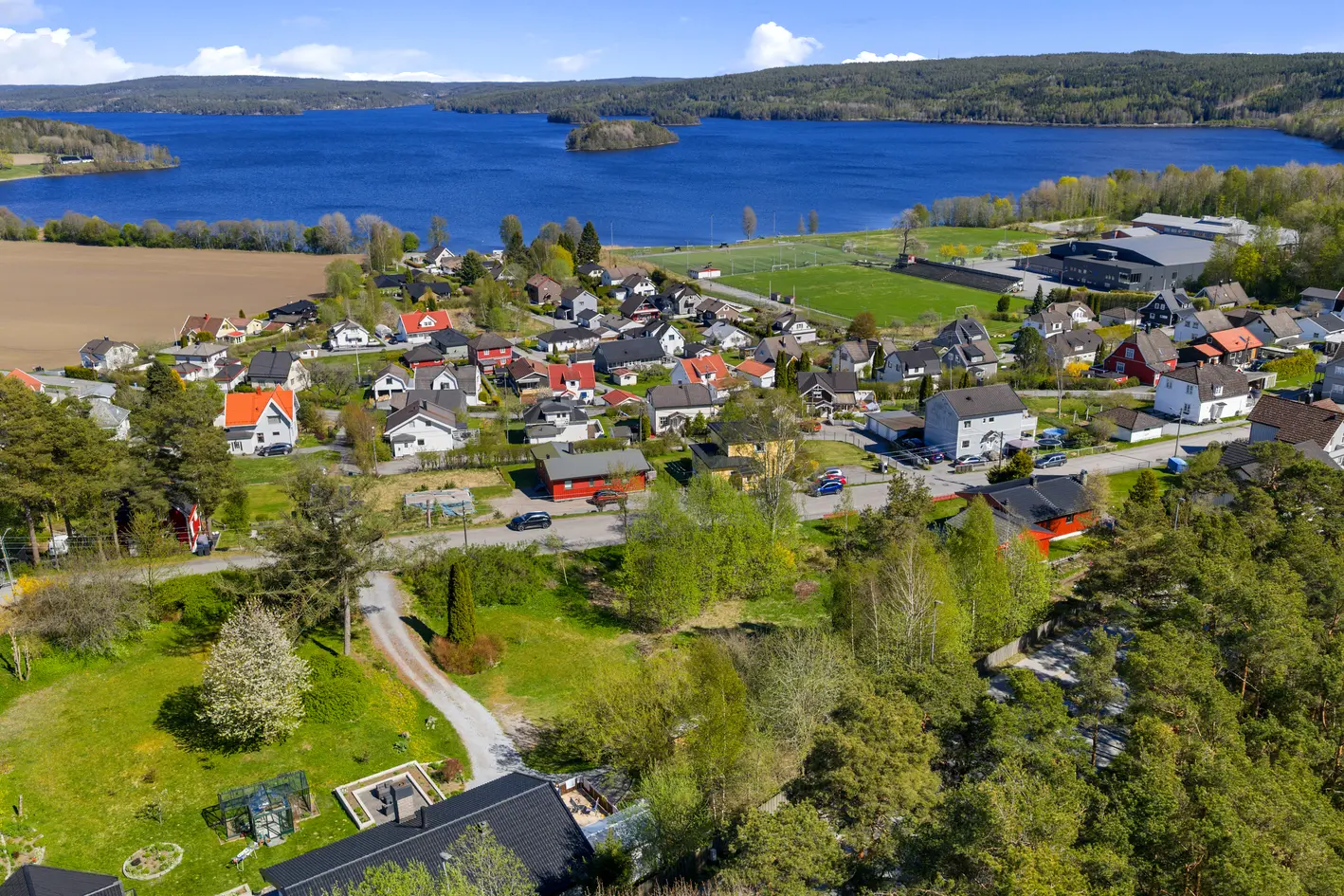 Romslig tomt med utsyn mot Femsjøen og omkringliggende områder