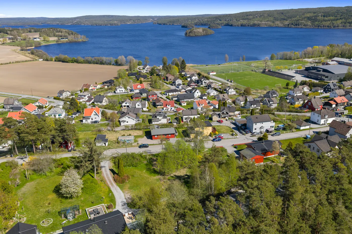 Romslig tomt med utsyn mot Femsjøen og omkringliggende områder photo 5