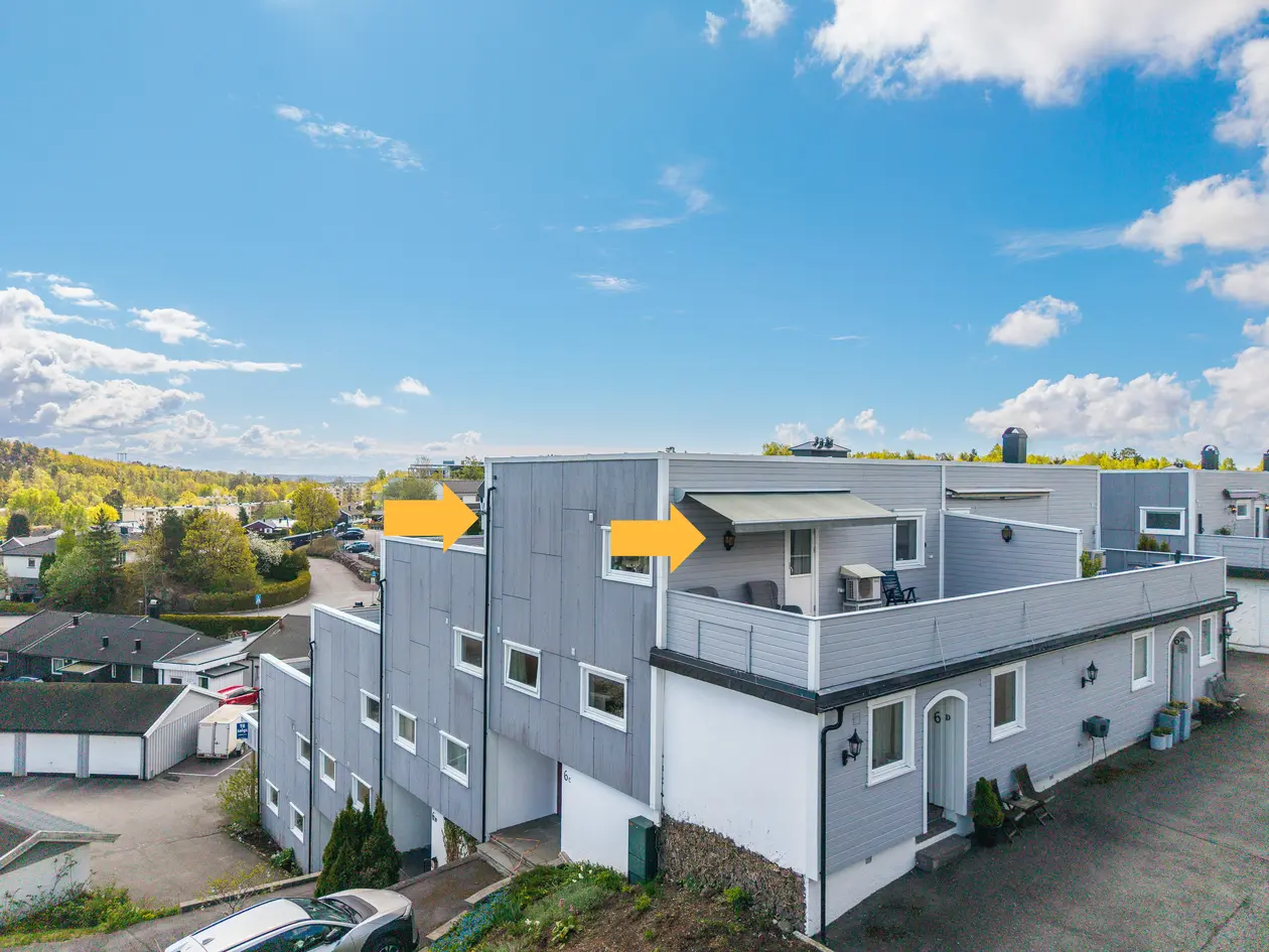 Stor og flott terrasseleilighet med to takterrasser og garasje ved inngangsdøren.  photo 2