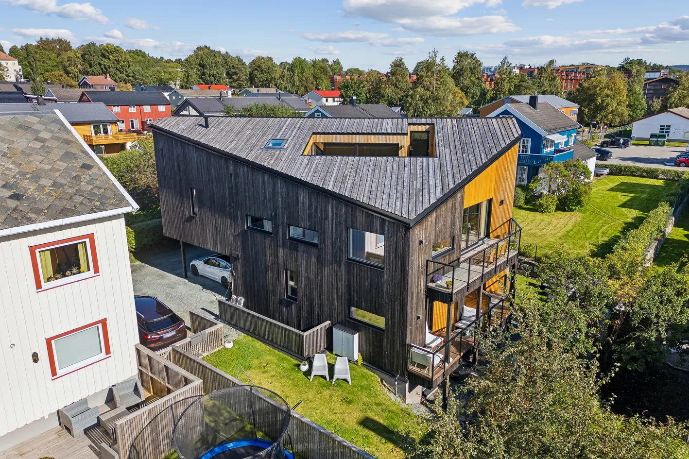 Lekker selveierleilighet over to plan ved Korsvika på Lade | Carport med lader |Høy standard | Gode solforhold |Fra 2021