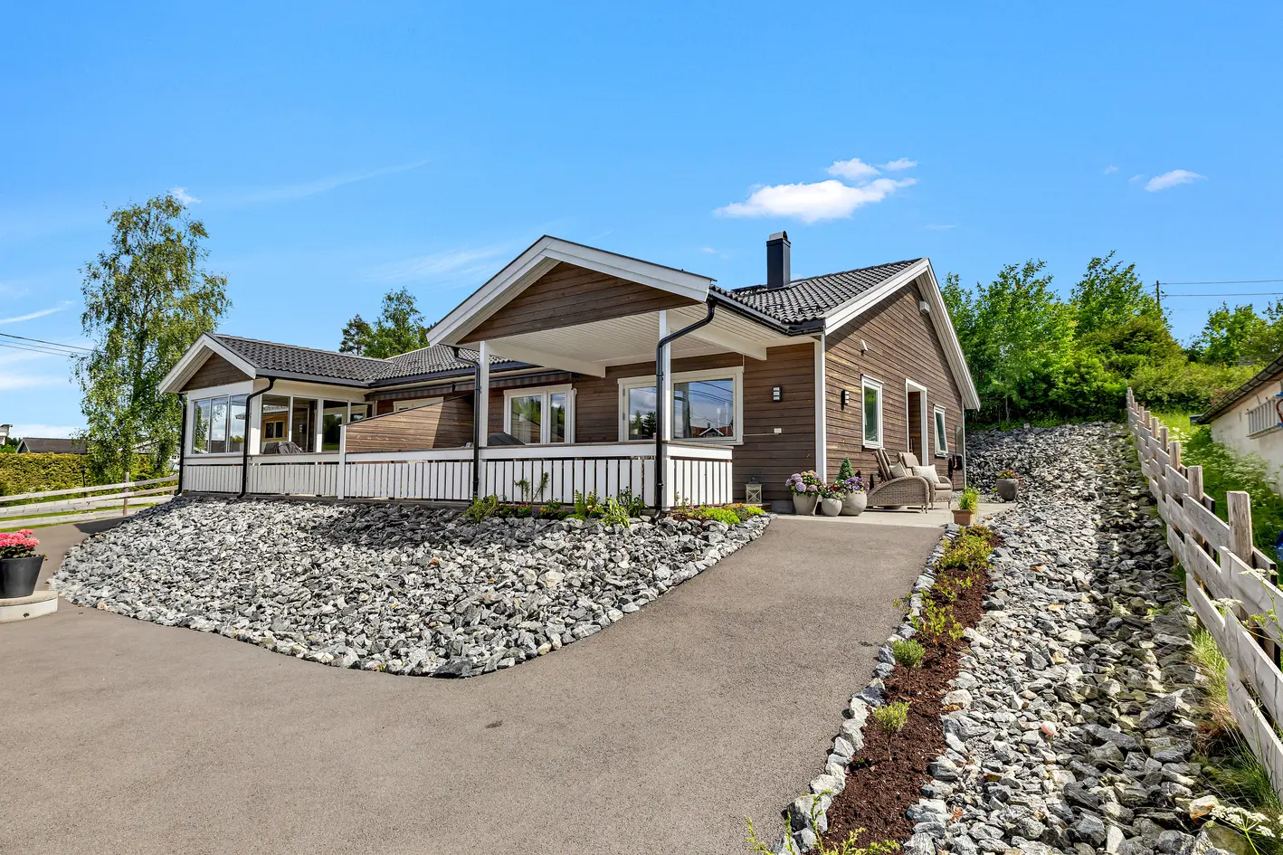 Nyere, tiltalende halvpart tomannsbolig fra 2020 m/solrik terrasse, garasje & carport. Bo godt med alt på en flate! photo 1