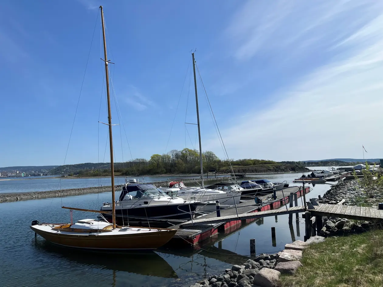Lekker familiebolig v/sjøen 4 sov, 2 bad, hybel m/egen inngang. Felles strandlinje, båtplass og garasjeplass photo 2