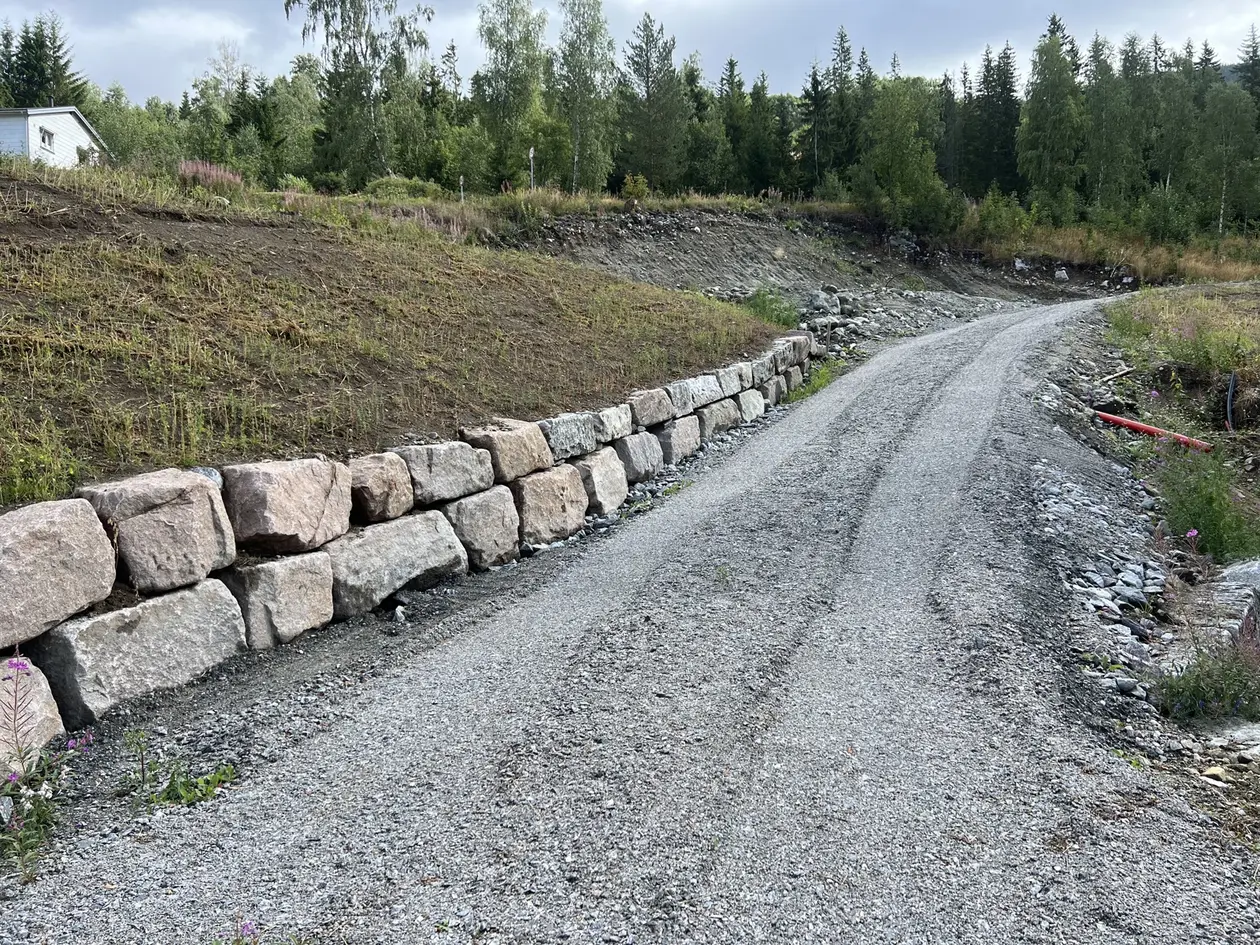 Gorolie | Solrikt og flott beliggende tomt med nydelig utsikt | Vann, avløp, strøm og nett på tomten | Ferdig planert photo 4